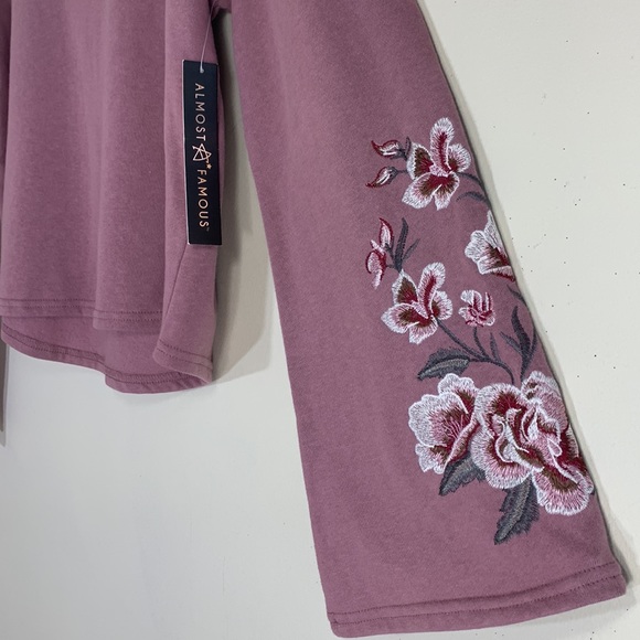Almost Famous Floral Embroidered Sleeve Sweatshirt Women’s Large. - Picture 4 of 8